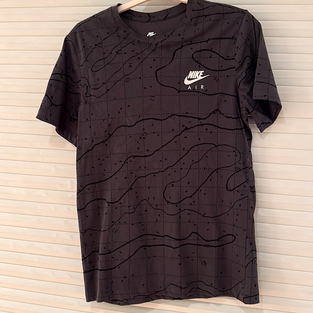 Nike tea with Nike air logo gray with black pattern. Size men’s small.